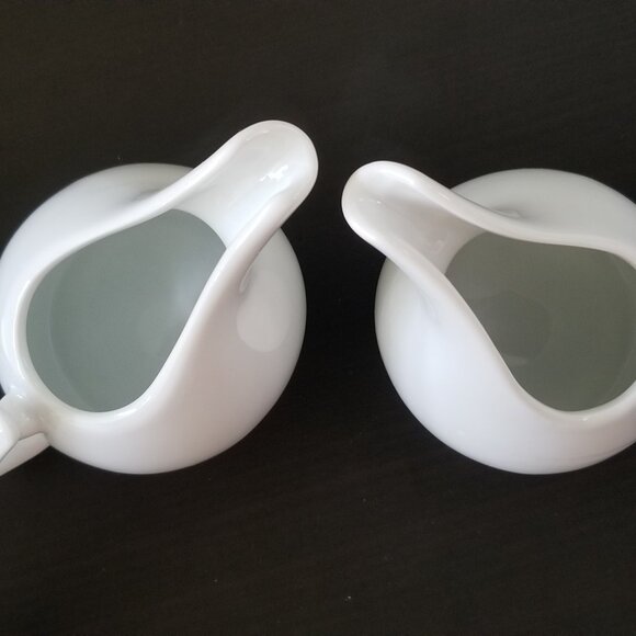 Simple Dining 4 Small Pitchers - Picture 4 of 7